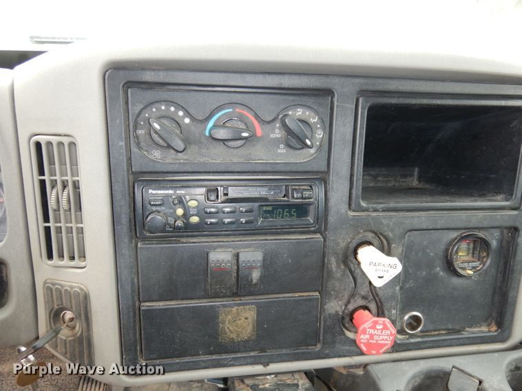 image for item DJ2750 2008 International 7400  utility/service truck