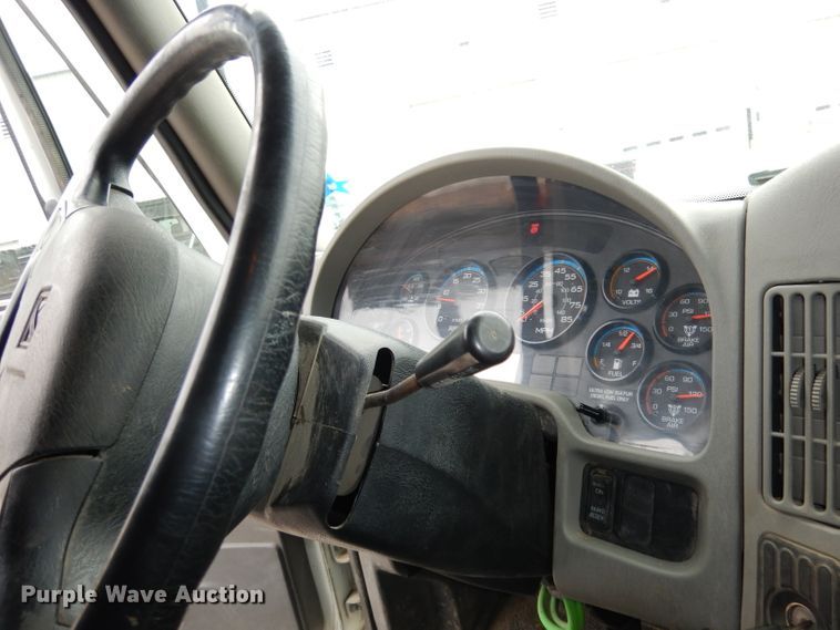 image for item DJ2750 2008 International 7400  utility/service truck