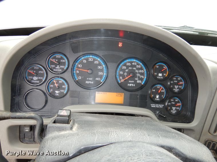 image for item DJ2750 2008 International 7400  utility/service truck