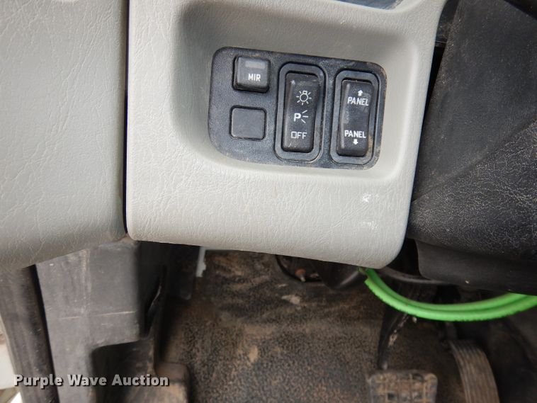 image for item DJ2750 2008 International 7400  utility/service truck