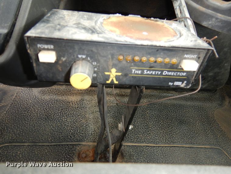 image for item DJ2750 2008 International 7400  utility/service truck