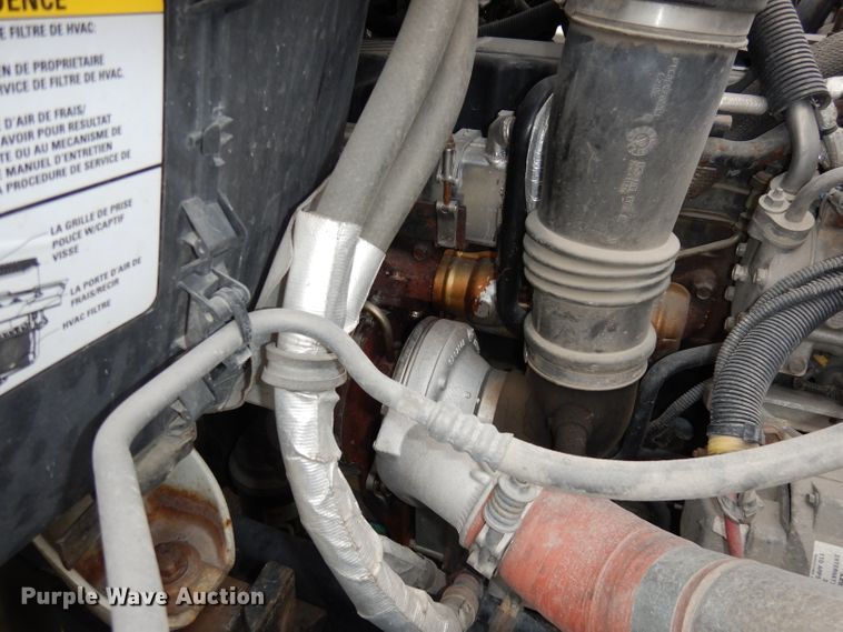 image for item DJ2750 2008 International 7400  utility/service truck