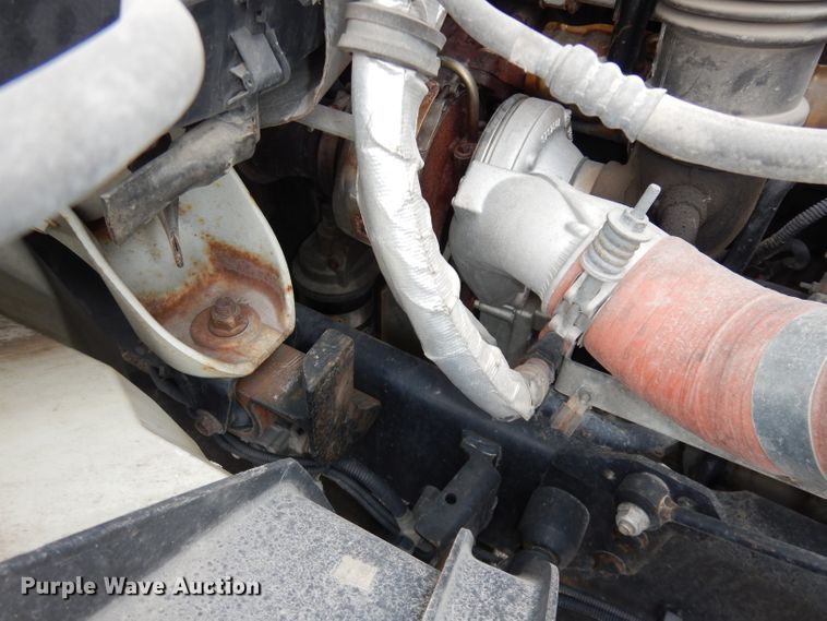 image for item DJ2750 2008 International 7400  utility/service truck