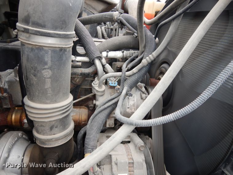 image for item DJ2750 2008 International 7400  utility/service truck