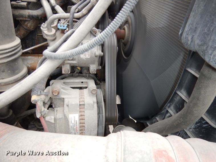 image for item DJ2750 2008 International 7400  utility/service truck