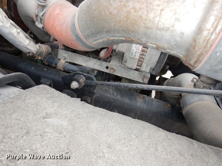 image for item DJ2750 2008 International 7400  utility/service truck