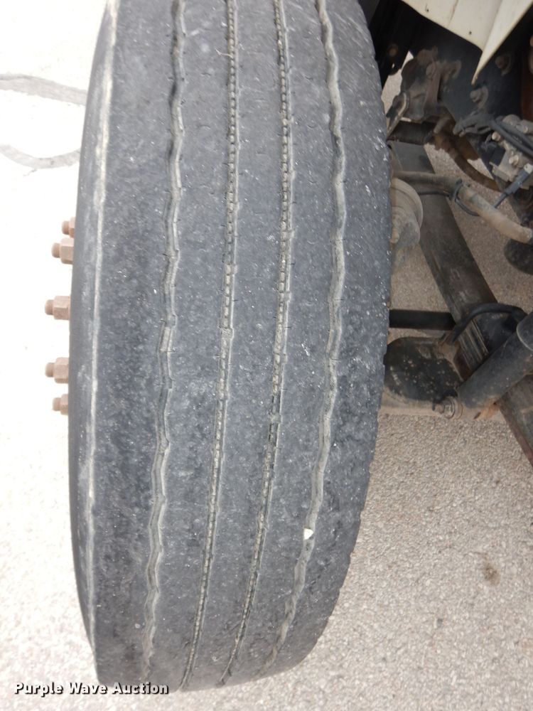 image for item DJ2750 2008 International 7400  utility/service truck