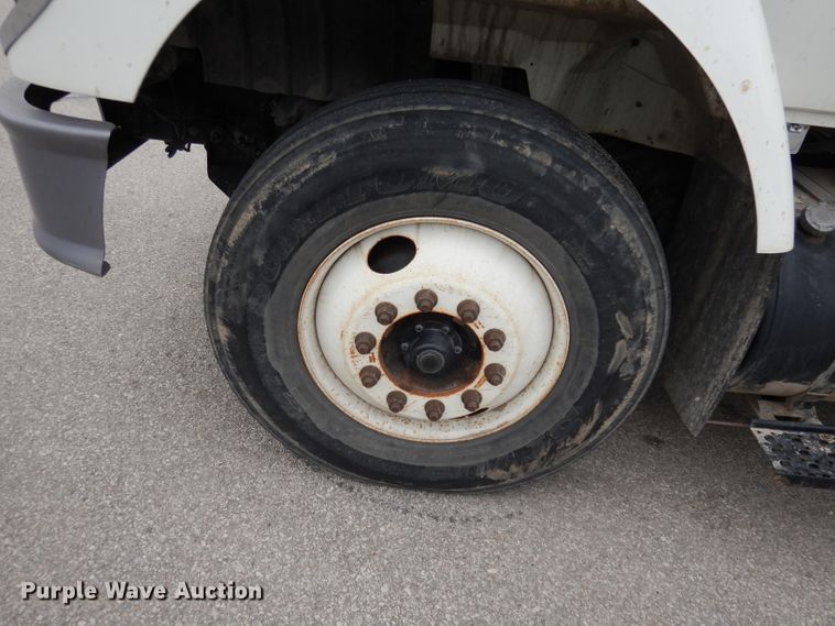 image for item DJ2750 2008 International 7400  utility/service truck