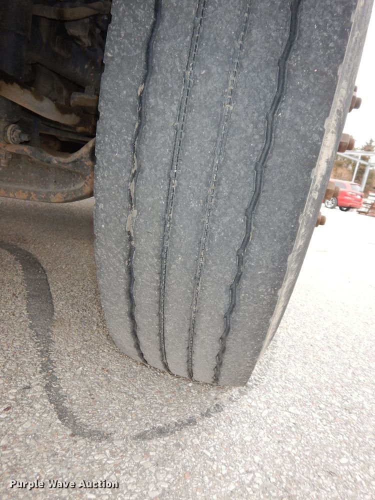 image for item DJ2750 2008 International 7400  utility/service truck