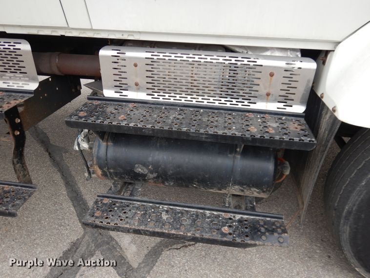 image for item DJ2750 2008 International 7400  utility/service truck