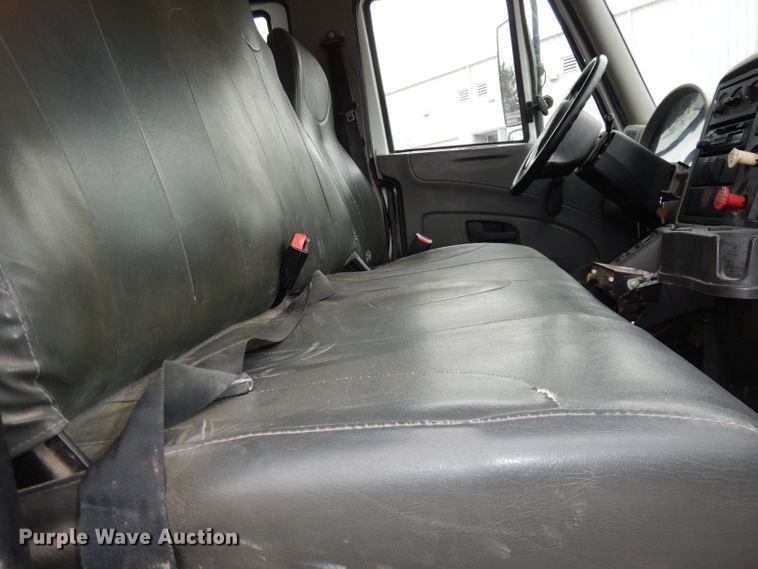 image for item DJ2750 2008 International 7400  utility/service truck