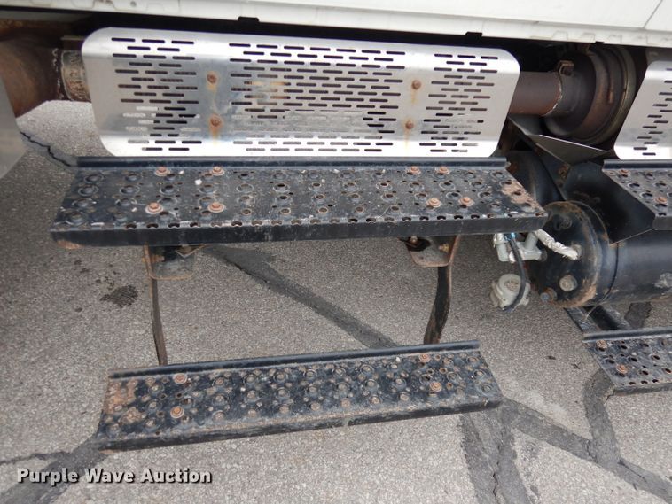 image for item DJ2750 2008 International 7400  utility/service truck