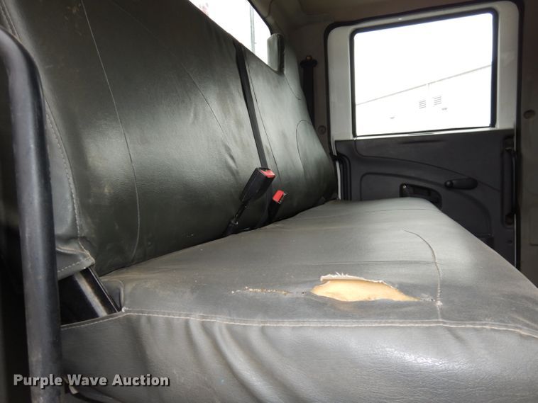 image for item DJ2750 2008 International 7400  utility/service truck