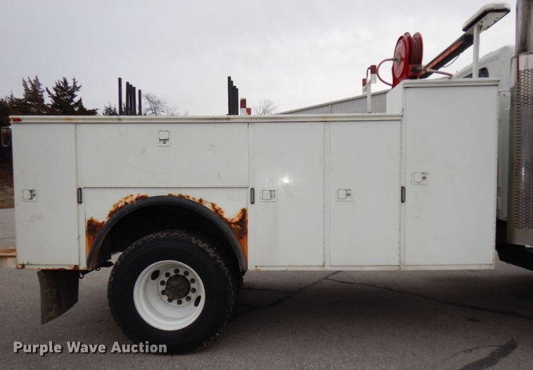 image for item DJ2750 2008 International 7400  utility/service truck