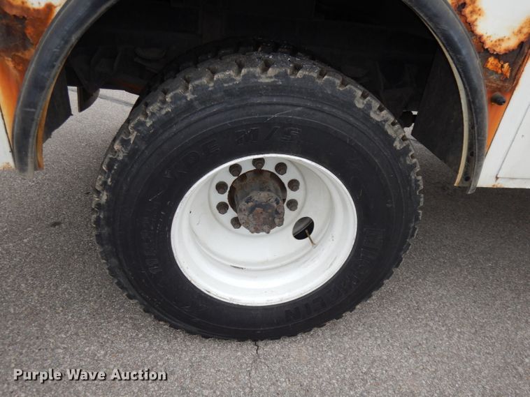 image for item DJ2750 2008 International 7400  utility/service truck