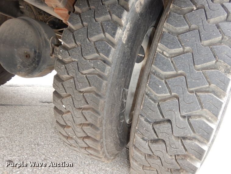 image for item DJ2750 2008 International 7400  utility/service truck