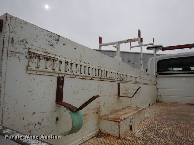 image for item DJ2750 2008 International 7400  utility/service truck