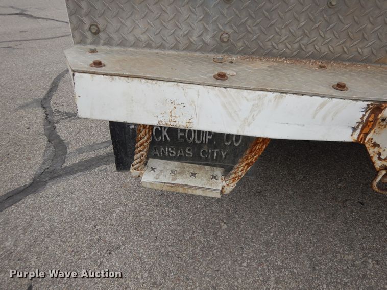 image for item DJ2750 2008 International 7400  utility/service truck