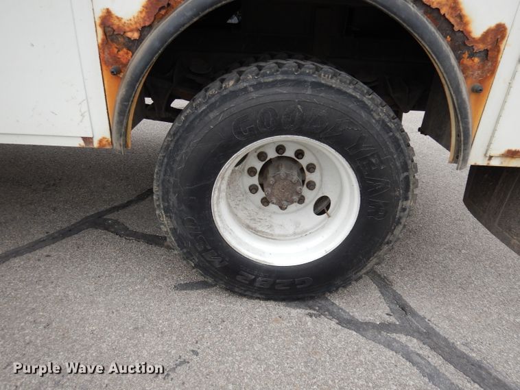 image for item DJ2750 2008 International 7400  utility/service truck