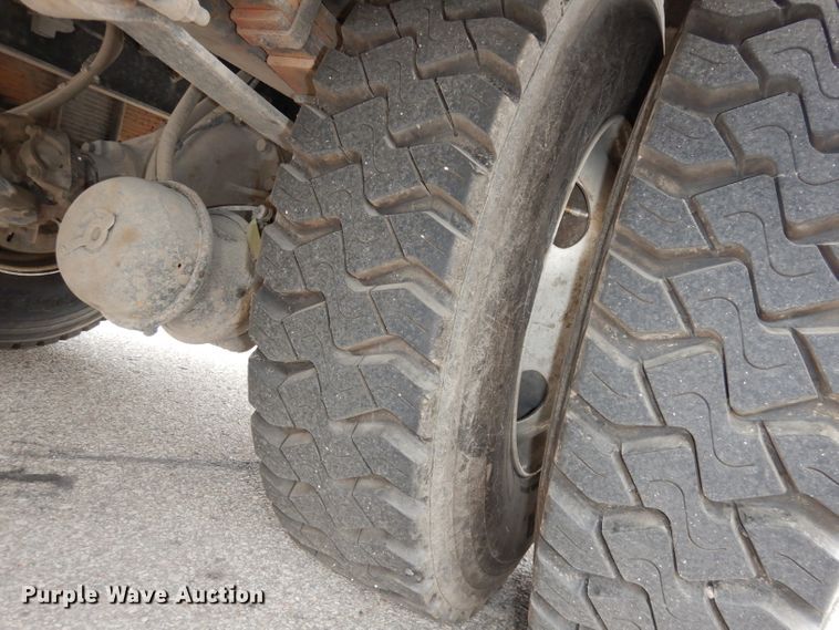 image for item DJ2750 2008 International 7400  utility/service truck