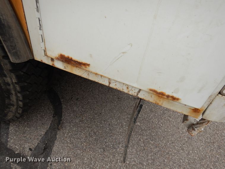 image for item DJ2750 2008 International 7400  utility/service truck