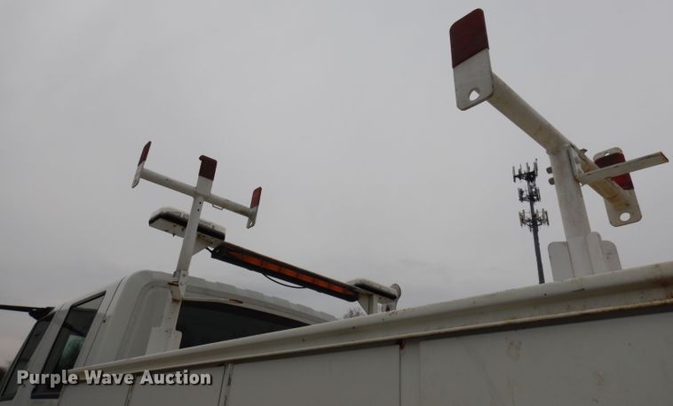 image for item DJ2750 2008 International 7400  utility/service truck