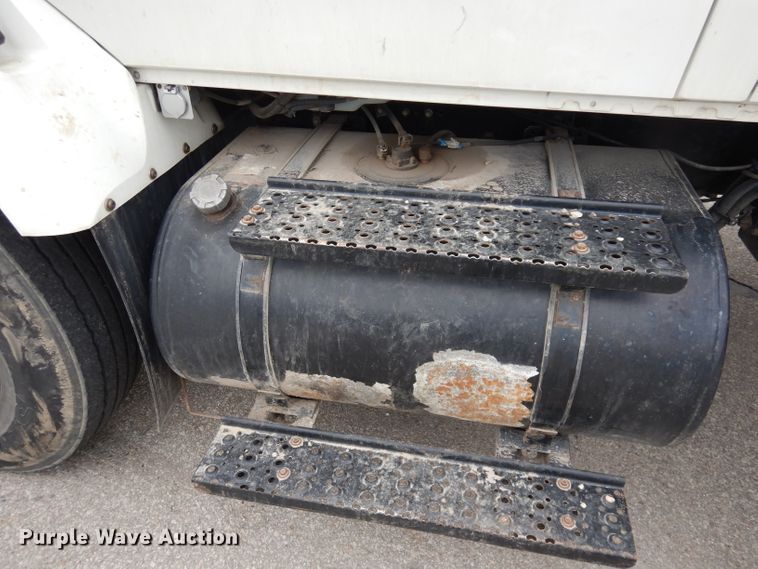 image for item DJ2750 2008 International 7400  utility/service truck