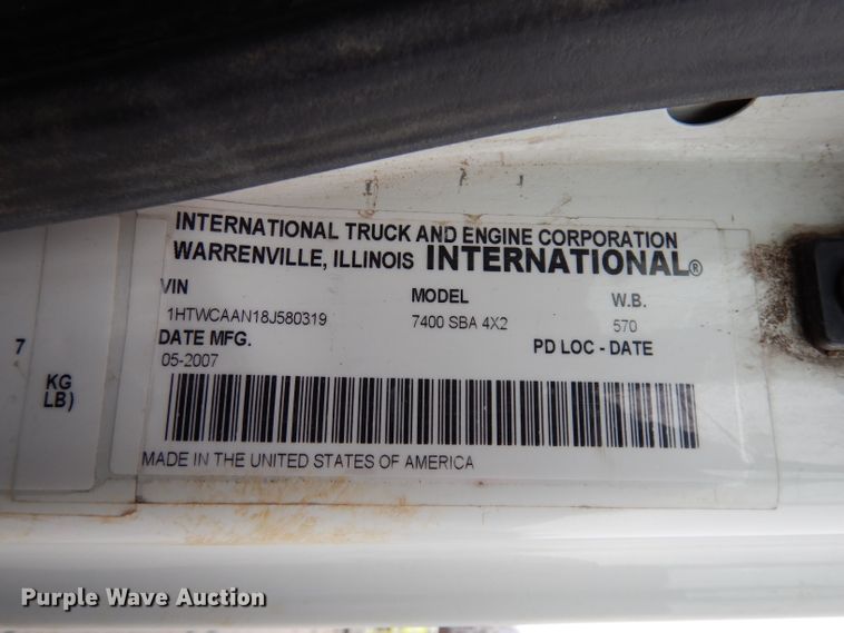 image for item DJ2750 2008 International 7400  utility/service truck