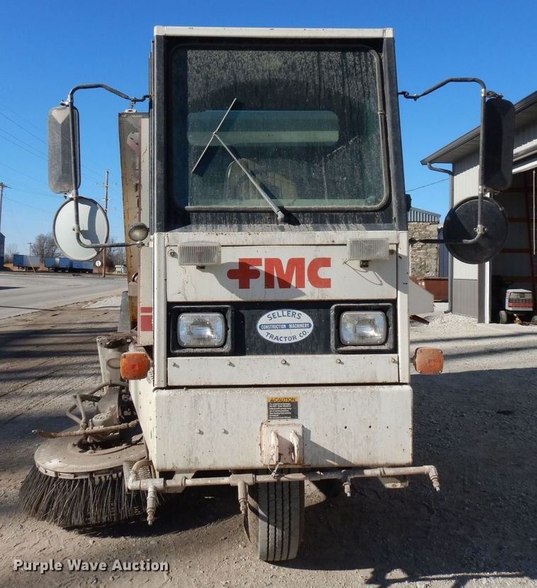 image for item DJ2760 1984 FMC Vanguard 3000  street sweeper
