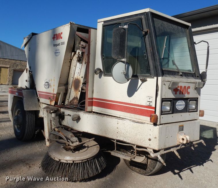 image for item DJ2760 1984 FMC Vanguard 3000  street sweeper