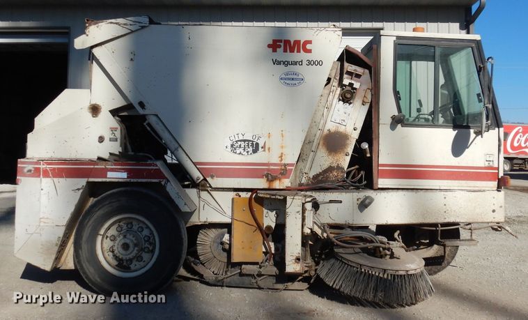image for item DJ2760 1984 FMC Vanguard 3000  street sweeper