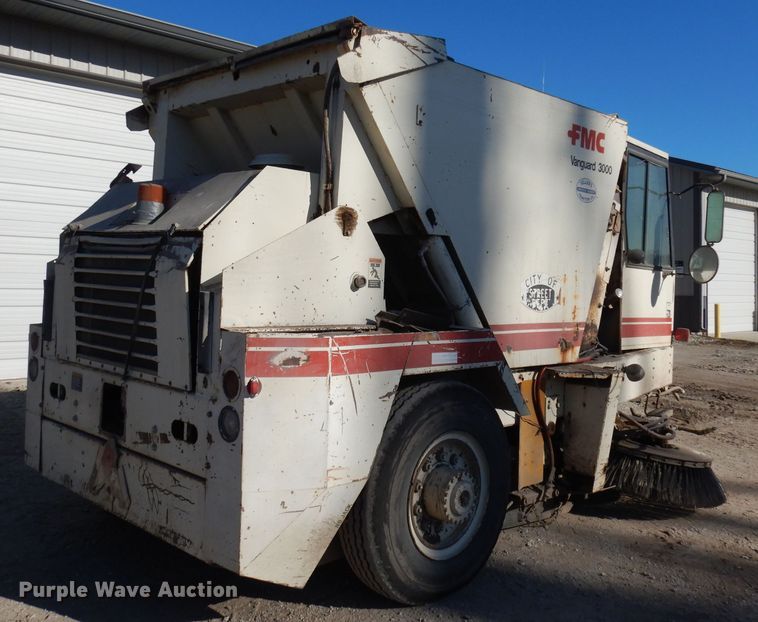 image for item DJ2760 1984 FMC Vanguard 3000  street sweeper