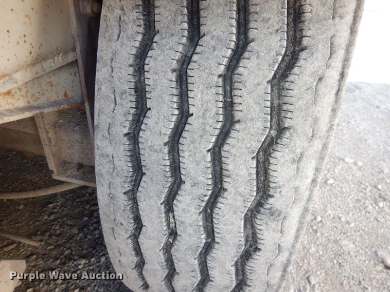 image for item DJ2760 1984 FMC Vanguard 3000  street sweeper