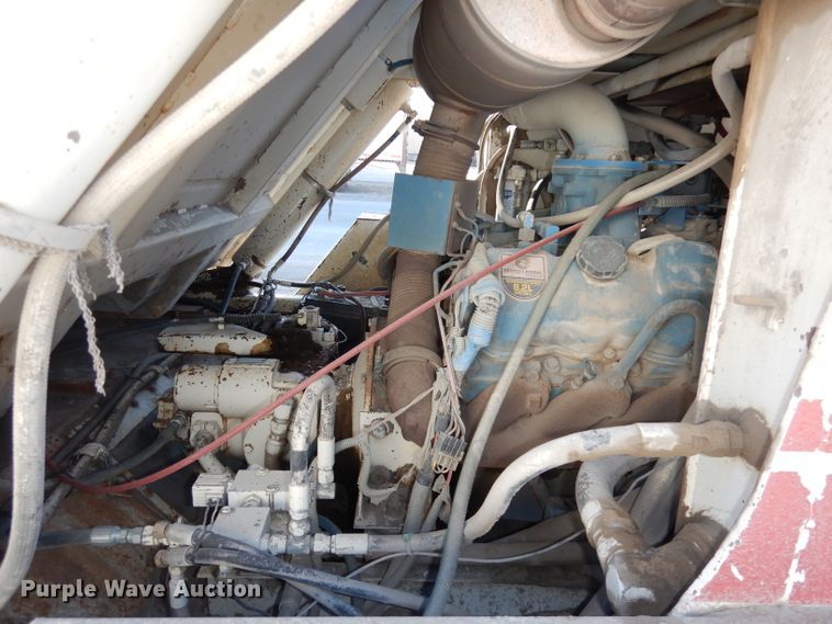 image for item DJ2760 1984 FMC Vanguard 3000  street sweeper