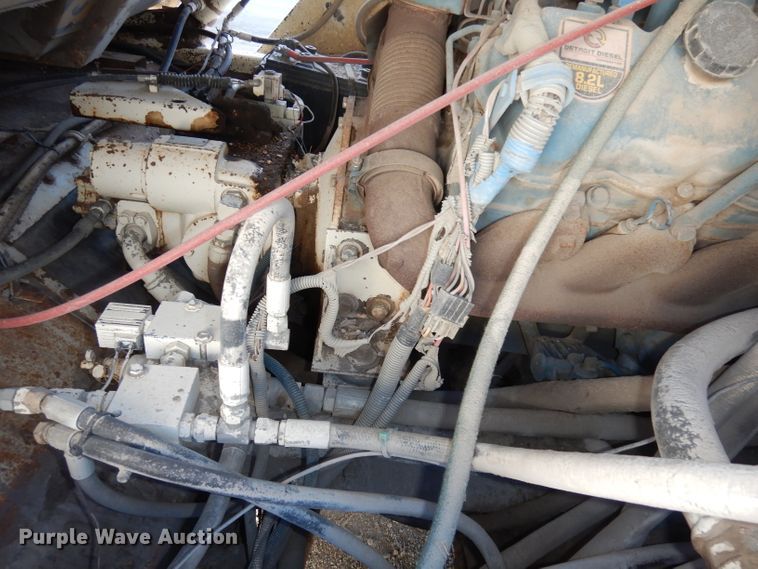 image for item DJ2760 1984 FMC Vanguard 3000  street sweeper