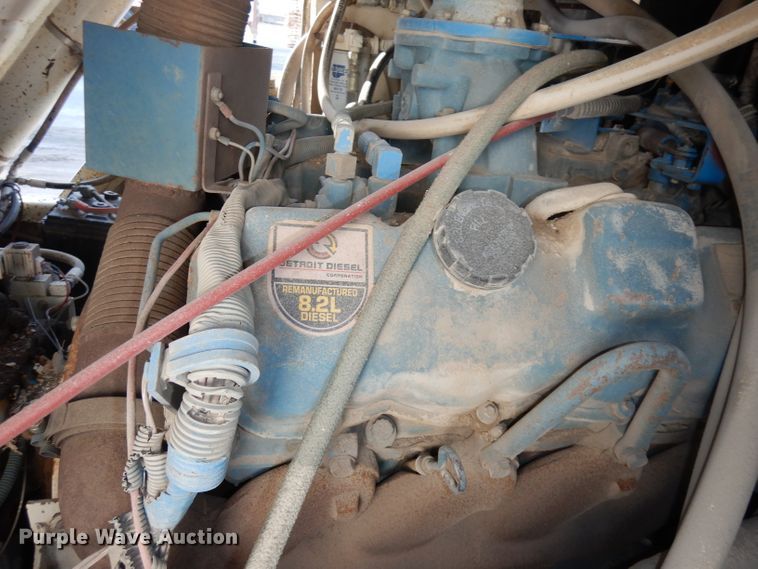 image for item DJ2760 1984 FMC Vanguard 3000  street sweeper