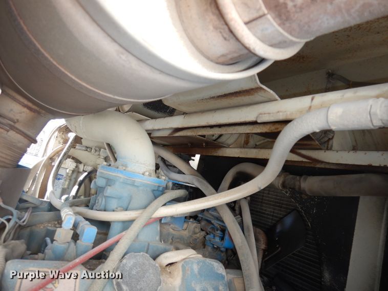 image for item DJ2760 1984 FMC Vanguard 3000  street sweeper