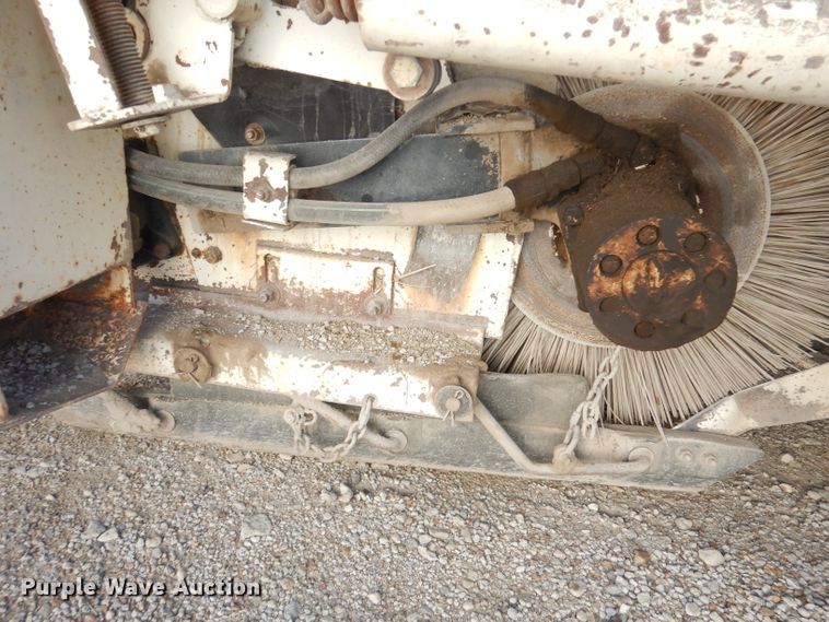 image for item DJ2760 1984 FMC Vanguard 3000  street sweeper