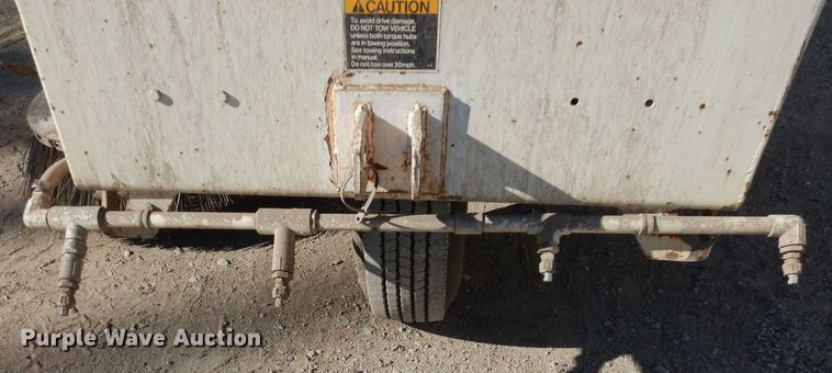 image for item DJ2760 1984 FMC Vanguard 3000  street sweeper