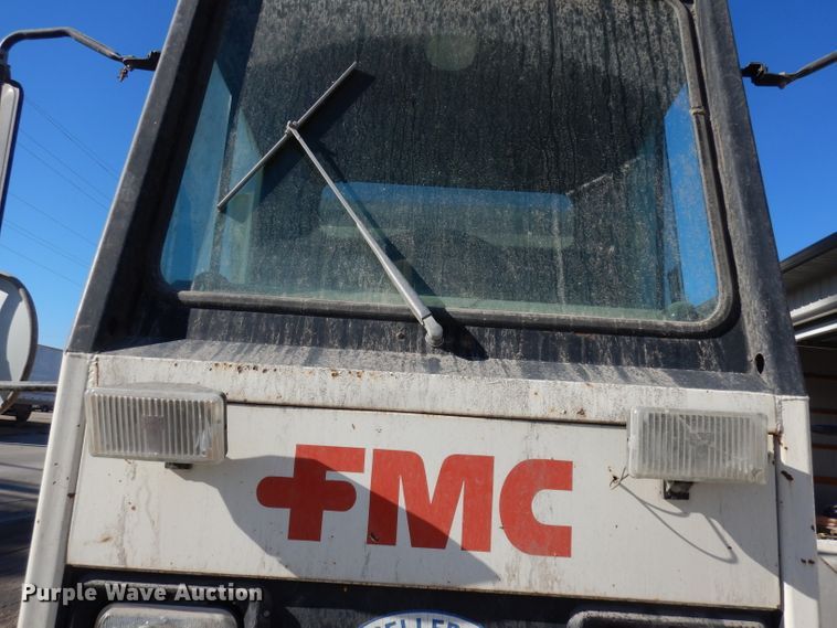 image for item DJ2760 1984 FMC Vanguard 3000  street sweeper