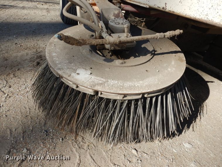 image for item DJ2760 1984 FMC Vanguard 3000  street sweeper