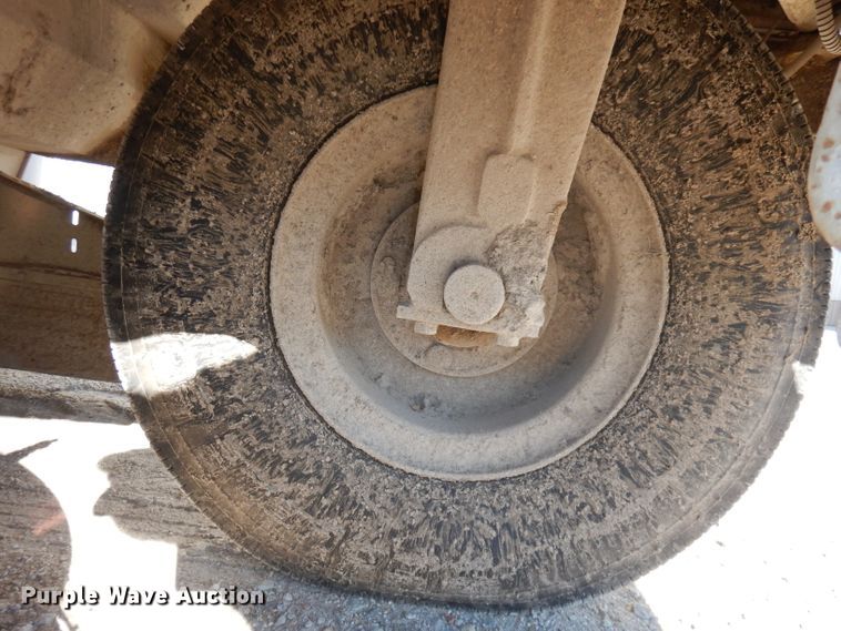 image for item DJ2760 1984 FMC Vanguard 3000  street sweeper