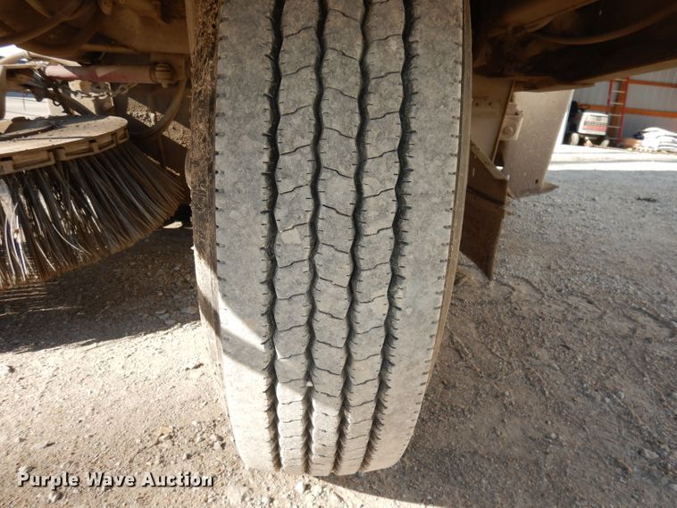 image for item DJ2760 1984 FMC Vanguard 3000  street sweeper