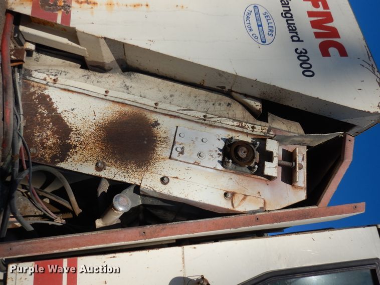 image for item DJ2760 1984 FMC Vanguard 3000  street sweeper