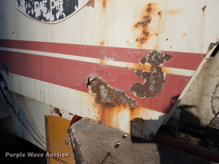 image for item DJ2760 1984 FMC Vanguard 3000  street sweeper