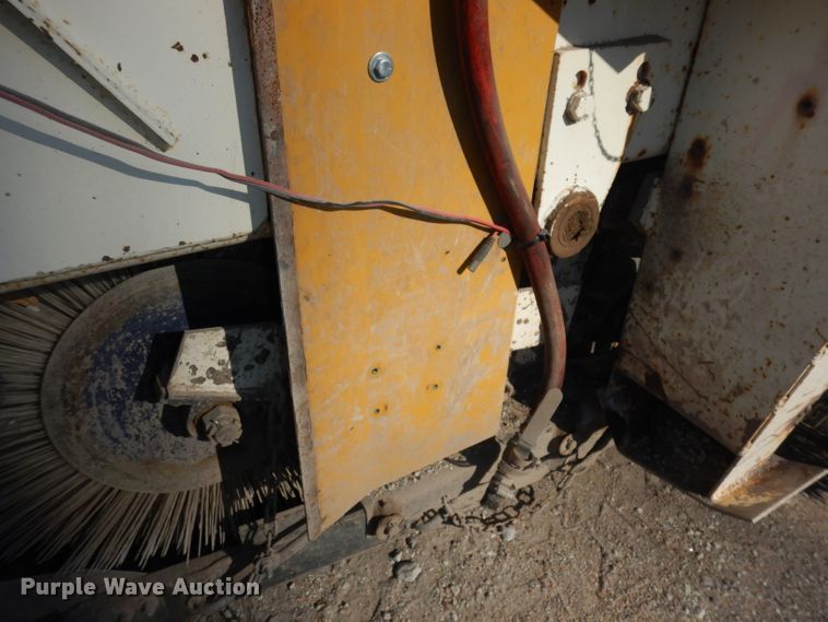 image for item DJ2760 1984 FMC Vanguard 3000  street sweeper