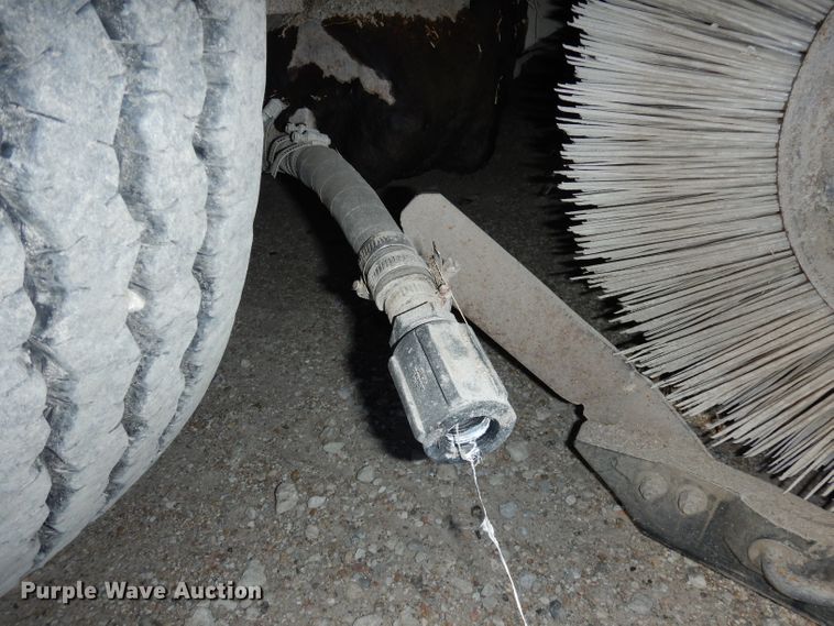 image for item DJ2760 1984 FMC Vanguard 3000  street sweeper