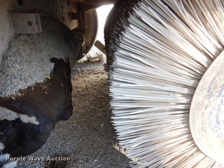 image for item DJ2760 1984 FMC Vanguard 3000  street sweeper