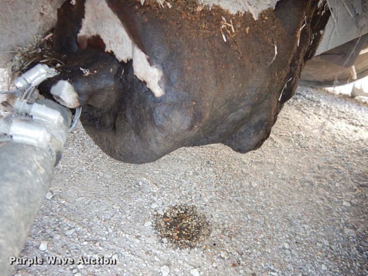 image for item DJ2760 1984 FMC Vanguard 3000  street sweeper