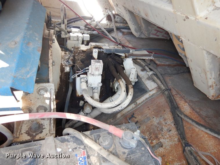 image for item DJ2760 1984 FMC Vanguard 3000  street sweeper